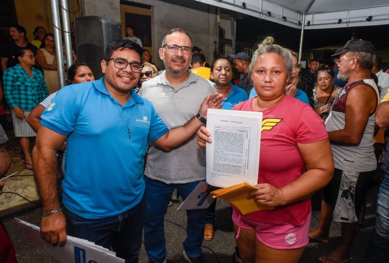 Entrega de Certidão de Imóveis para moradores da comunidade jardim Nova Vida no bairro 40 Horas