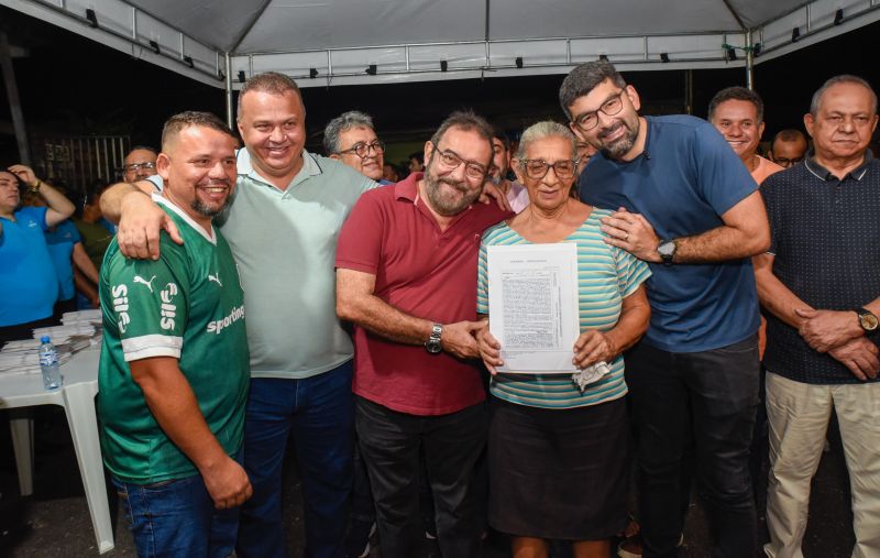 Entrega de Certidão de Imóveis para moradores da comunidade jardim Nova Vida no bairro 40 Horas