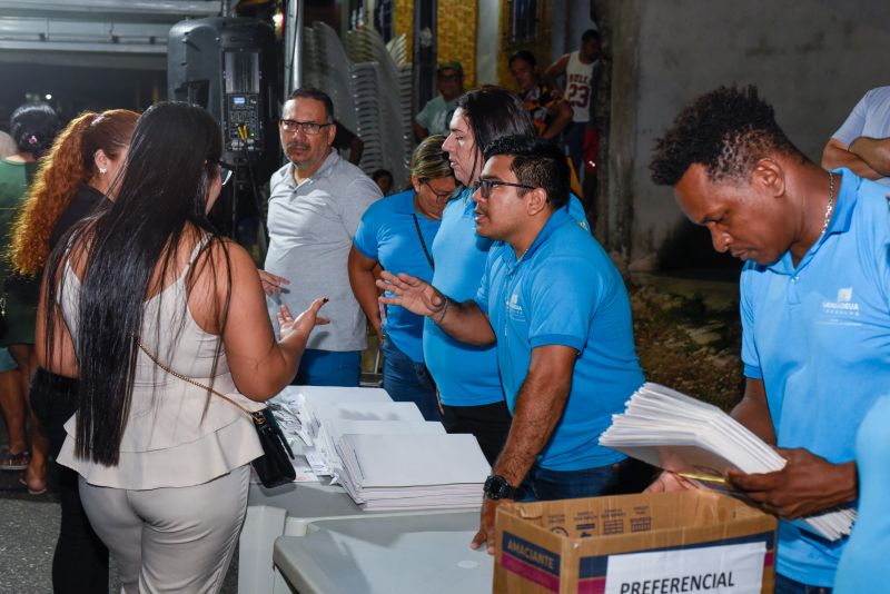 Entrega de Certidão de Imóveis para moradores da comunidade jardim Nova Vida no bairro 40 Horas