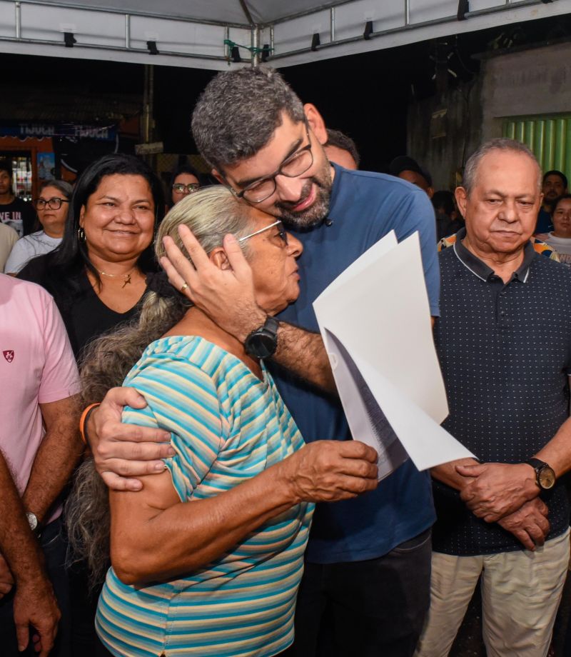 Entrega de Certidão de Imóveis para moradores da comunidade jardim Nova Vida no bairro 40 Horas