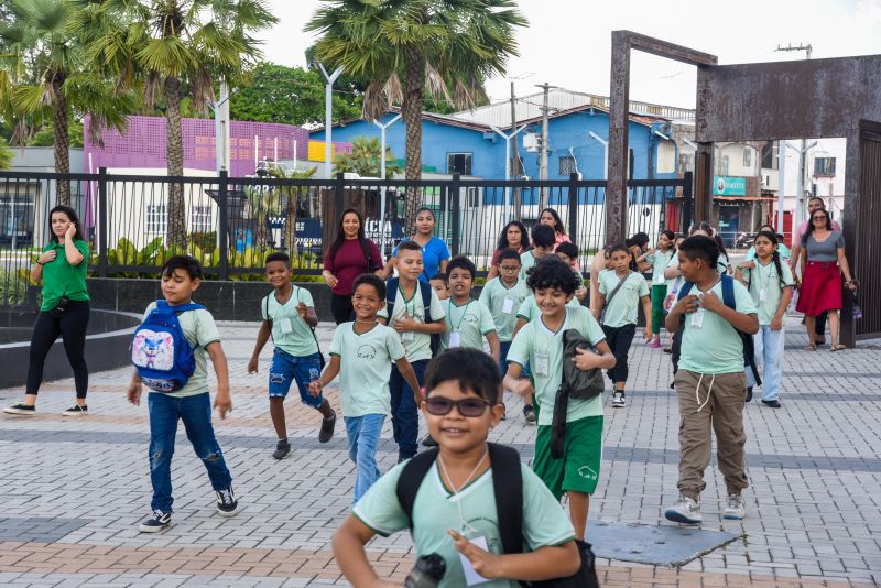Visita guiada no parque Vila Maguary dos alunos da escola Gregório de Almeida Brito