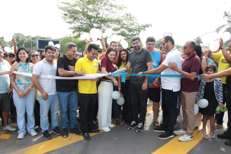 Inauguração de pavimentação asfáltica na avenida Coletora no conjunto Júlia Seffer