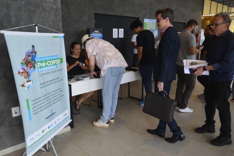 Fórum Internacional Pré-COP 30 no Teatro Municipal