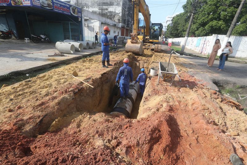 Obras de saneamento e pavimentação na rua José Marcelino