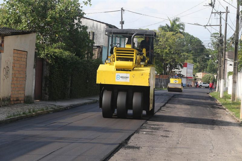 Obras de saneamento e pavimentação na rua José Marcelino