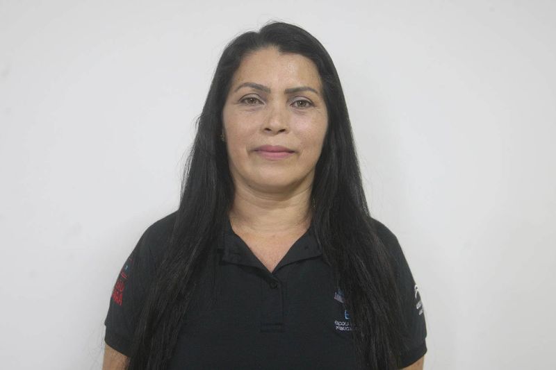 Aula de Libras básica aplicada no atendimento inclusivo