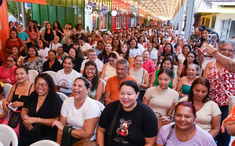 Entrega de certificado Doces que Encantam no Parque do 8