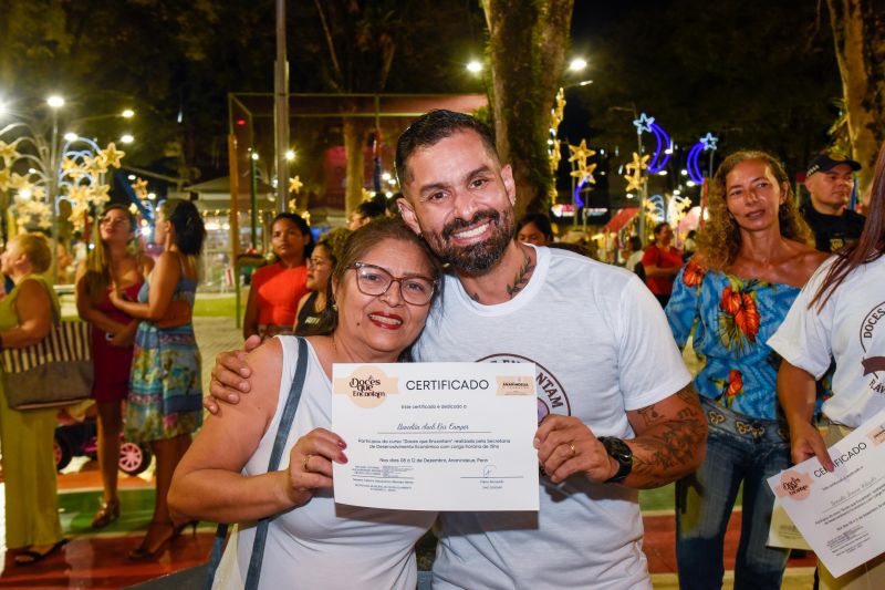Entrega de certificado Doces que Encantam no Parque do 8
