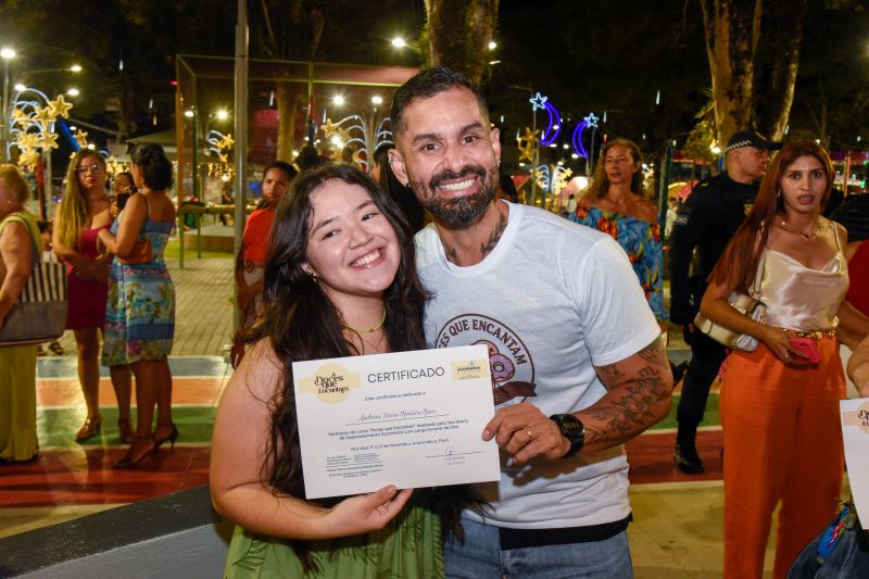 Entrega de certificado Doces que Encantam no Parque do 8