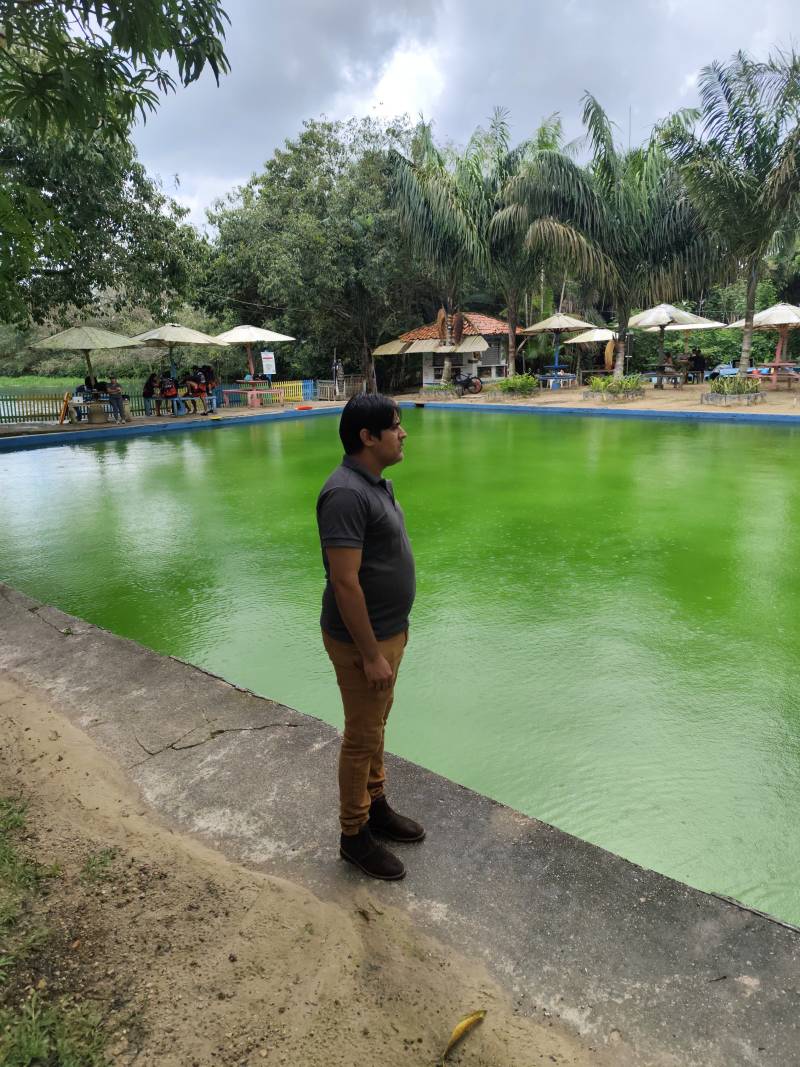 Secretário, Pedrinho Salgado analisando estrutura de um balneário do bairro do Icuí.