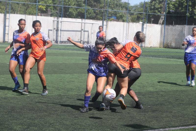 Times femininos na disputa pelo título.