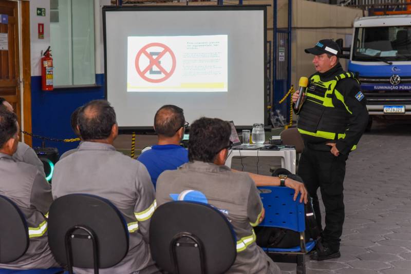 Palestra de direção defensiva.