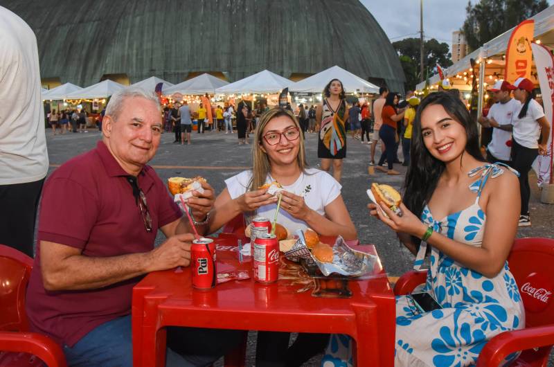 As famílias felizes com esse evento 