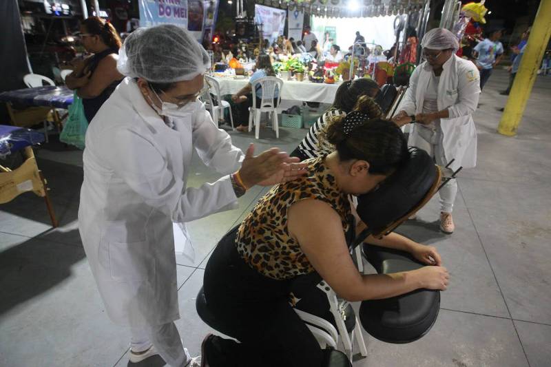 Empreendedores recebem massagens.