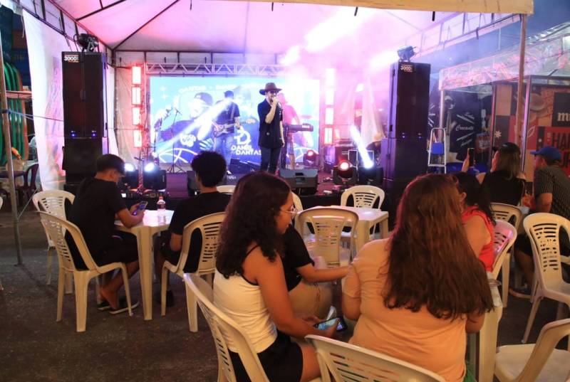 Música de bandas regionais animaram os frequentadores do festival.