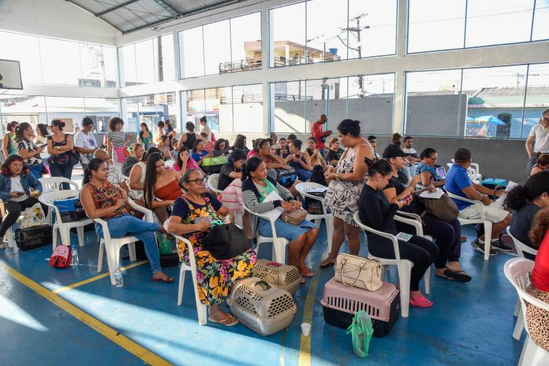 Na quadra de esportes localizada ao lado da paróquia foi realizado o cadastro dos pets para a castração 