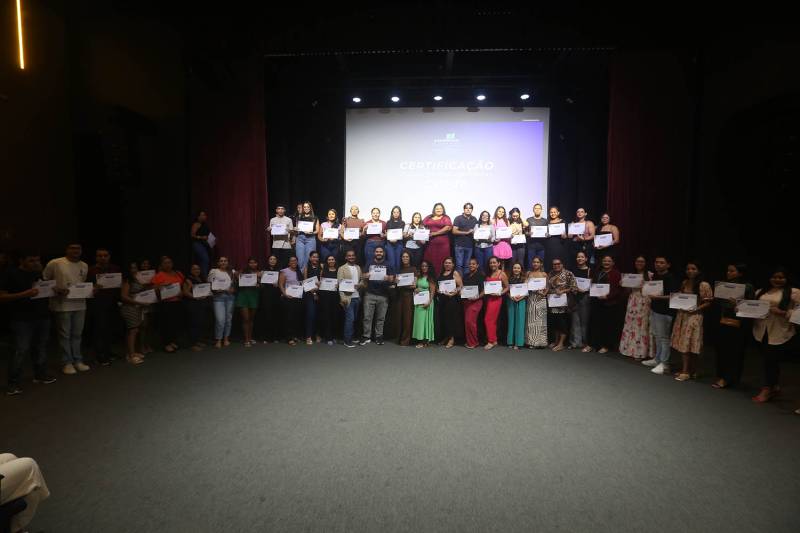 Ananindeua entrega certificados de cursos EAD e prepara a população para os desafios da COP 30.