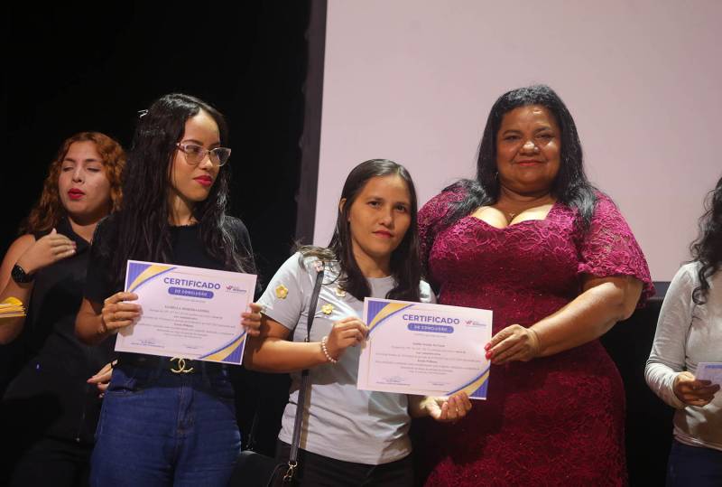 Treinamento e motivação marcam a cerimônia de entrega dos cursos EAD em Ananindeua.