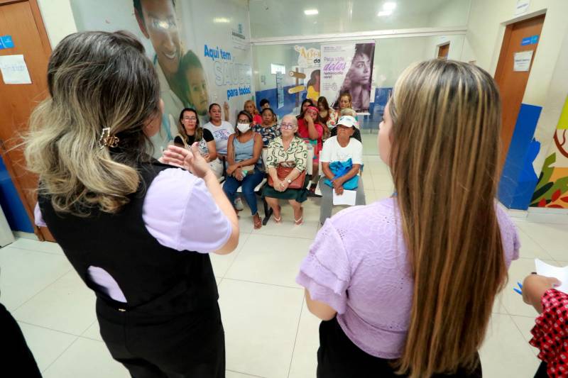 Momento da palestra sobre como identificar os tipos de violências 