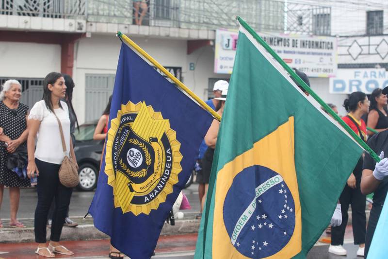 A pátria se constrói com educação e disciplina.