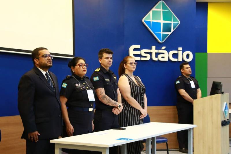 Polícia e sociedade civil juntas por mais respeito e direitos.