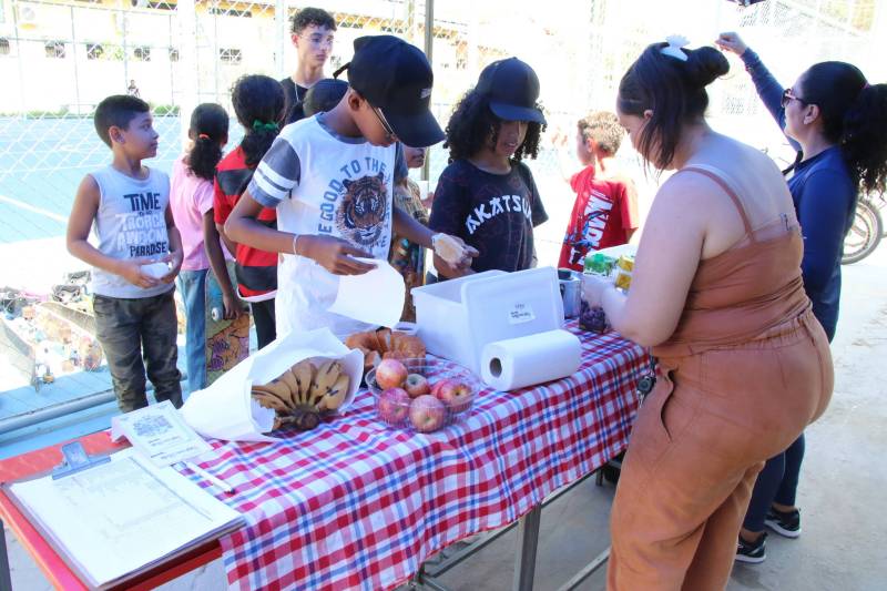 Café da manhã reforçado para os alunos do projeto.