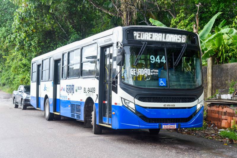 Nova linha de ônibus melhora mobilidade no bairro Águas Lindas.