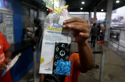 galeria: Julho Amarelo Mês da Prevenção de Hepatites Virais na ação com distribuição de camisinhas no terminal de Ananindeua