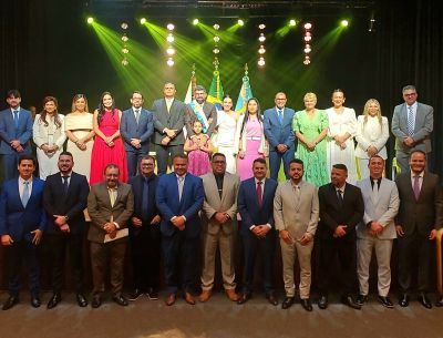 notícia: Prefeito, vice-prefeito e vereadores são empossados durante cerimônia no Teatro Municipal de Ananindeua