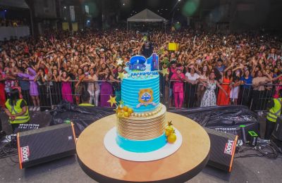 notícia: Prefeitura entrega nova praça e oferece noite de shows no segundo dia de festa pelos 81 anos de Ananindeua