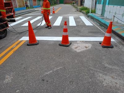 notícia: Prefeitura de Ananindeua revitaliza faixa de pedestre e lombada na Rua Raimundo Oliveira