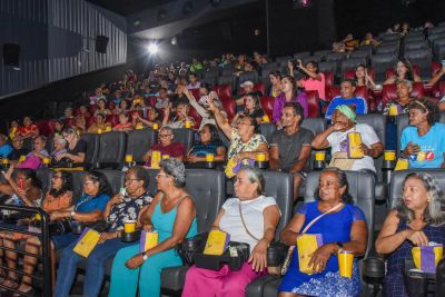 notícia: Idosos dos CRAS de Ananindeua vivem momento de emoção e lazer com ida ao cinema