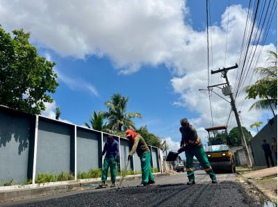 notícia: Prefeitura de Ananindeua realiza recapeamento asfáltico na Estrada da Vila Nova, no bairro Coqueiro