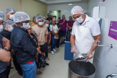 notícia: Casa do Açaí transforma a vida de batedores em Ananindeua