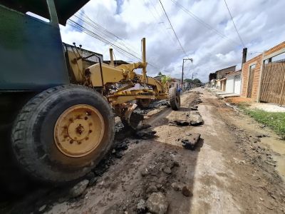 notícia: Prefeitura inicia obras de recapeamento na Rua B, no bairro Icuí