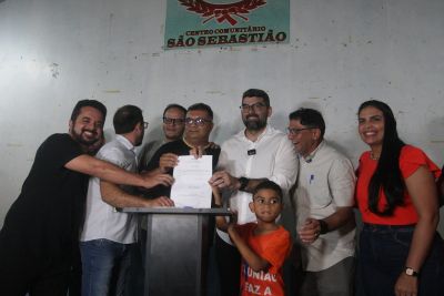 notícia: Ordem de serviço para novo asfalto é assinada na comunidade São Judas Tadeu, no bairro de Águas Lindas
