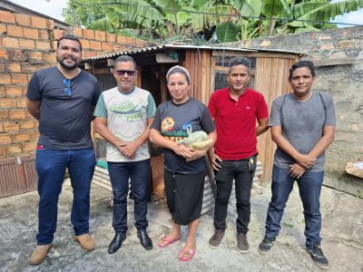 notícia: Com apoio da SEMUPA, beneficiária do projeto Aviário Ananin compartilha transformação de vida com criação de aves