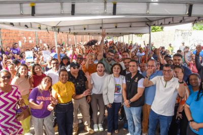 notícia: Prefeitura entrega mais de 3 mil documentos definitivos de propriedades na comunidade Carlos Marighella