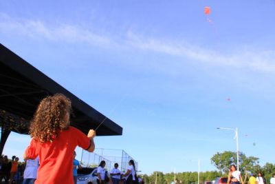 notícia: Pipas, sorrisos e garantia de direitos: 2.º Pipaço movimenta a Orla de Ananindeua com mais de 400 pessoas
