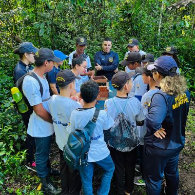 notícia: Alunos do Projeto Anjos da Guarda realizam visita educativa ao Refúgio de Vida Silvestre Metrópole da Amazônia