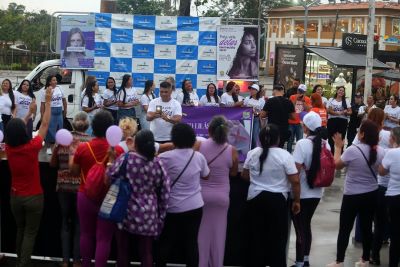 notícia: SEMMU e Casa da Mulher Brasileira reforçam rede de proteção às mulheres com "Blitz Educativa" em alusão ao Agosto Lilás 