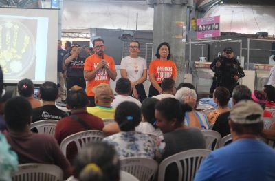 notícia: Feirantes da Feira do IV recebem curso de manipulação de alimentos