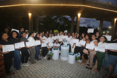 notícia: Emoção marca a entrega de certificados da segunda turma do curso Doces que Encantam