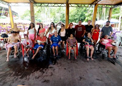 notícia: Idosos do ILPI vivem dia de lazer e emoção em balneário de Ananindeua