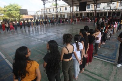 notícia: Mais de 200 jovens participam de ensaios para o Baile de Debutantes em Ananindeua