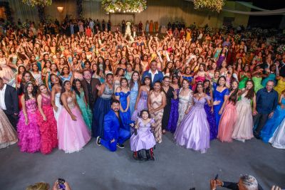 notícia: Baile de Debutantes da SEMCAT transforma sonhos em realidade para 206 meninas em Ananindeua