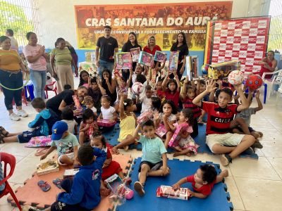 notícia: Alegria e solidariedade marcam a entrega de brinquedos no CRAS Santana do Aurá