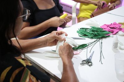 notícia: Capacitação gratuita ensina técnicas de arranjo de flores em Ananindeua