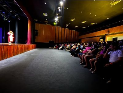 notícia: Crianças da Escola UEI Pequenos Ananis encantam público em espetáculo no Teatro da Fundação Maguary