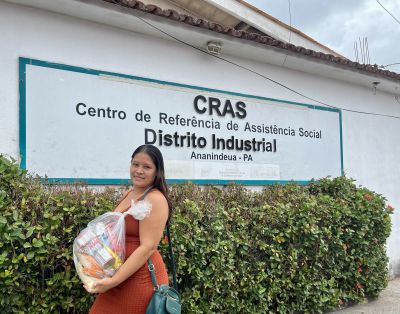 notícia: SEMCAT entrega apoio alimentar às famílias atendidas pelo CRAS 
